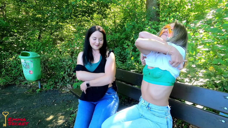 Emma Secret: Trío extremo en el parque!