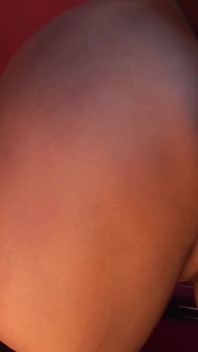 Lux Kocięta Scena 1_busty Blond lesbijki ruchają się z podwójnym dildem, aż spuszczają się razem