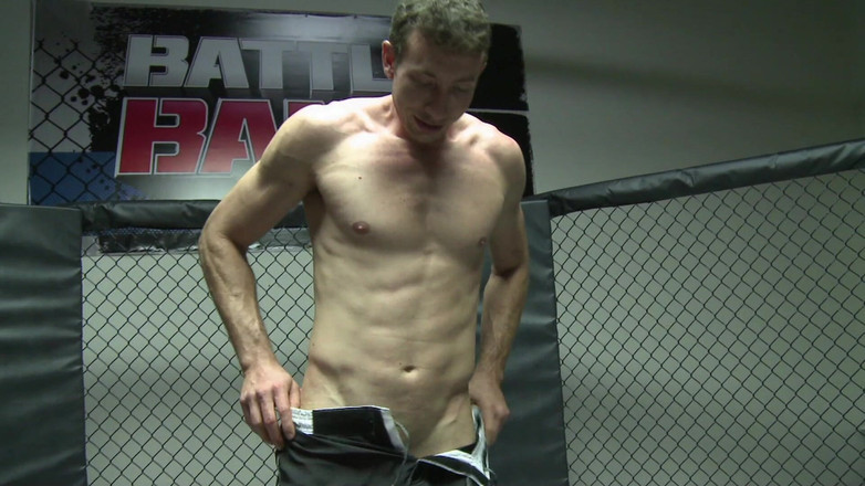 We heart Milfs: Prsatá brunetka April O'Neil je ošukaná sexy boxerem v boxerském...