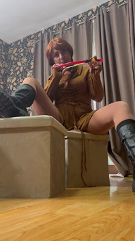 ミス・フッド セクシーなアーチェリーがショットごとにあなたをからかう