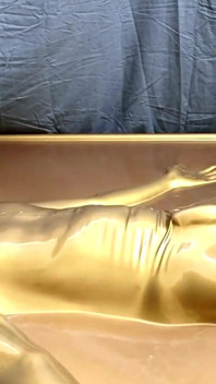 Những người yêu thích latex được bao bởi vàng