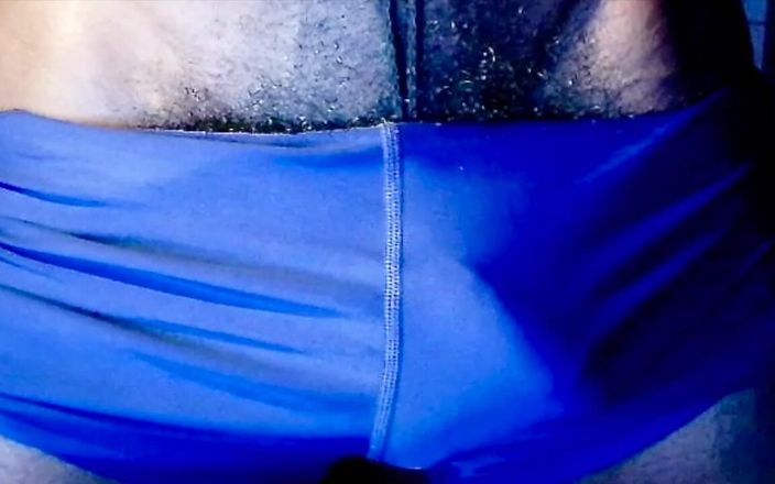 MrMagicDevil: Ma bosse énorme dans mon short en lycra bleu moulant avec...