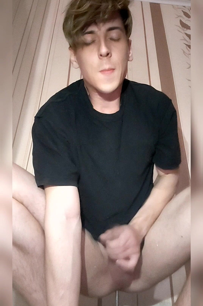 Juliaporno3: Het intense anale springen van een aantrekkelijke twink resulteerde in...