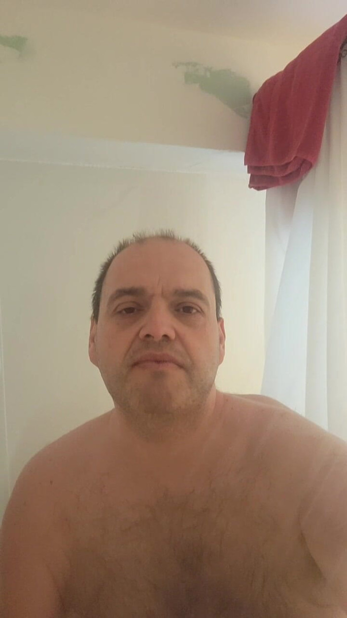 Caressonnous: शॉवर लेने कौन आता है