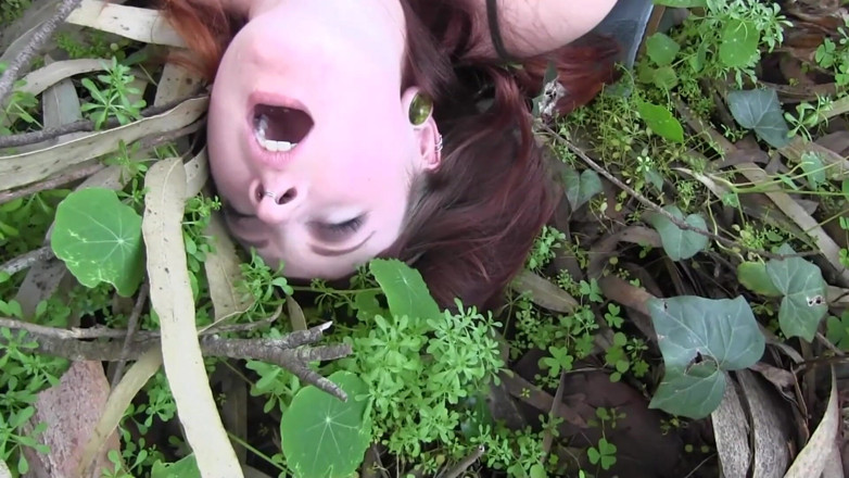 Naughty Girls: Si blonde speksual digoda pepek berbulunya oleh lesbian emo berambut...