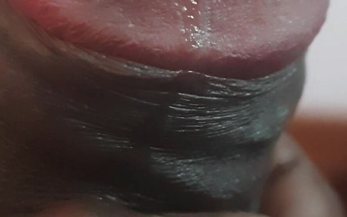 Lubina45: Se está disfrutando de momentos privados de placer personal