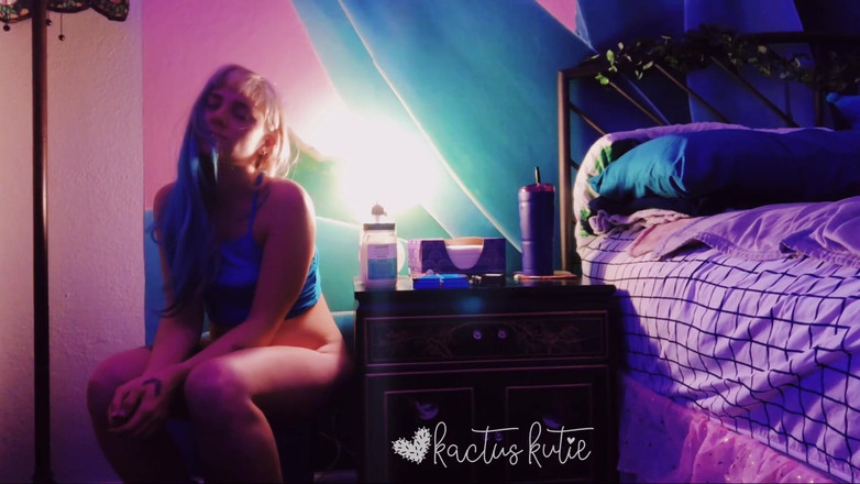 kactus kutie: Çöp kutusuna işemek için uyanıyorum