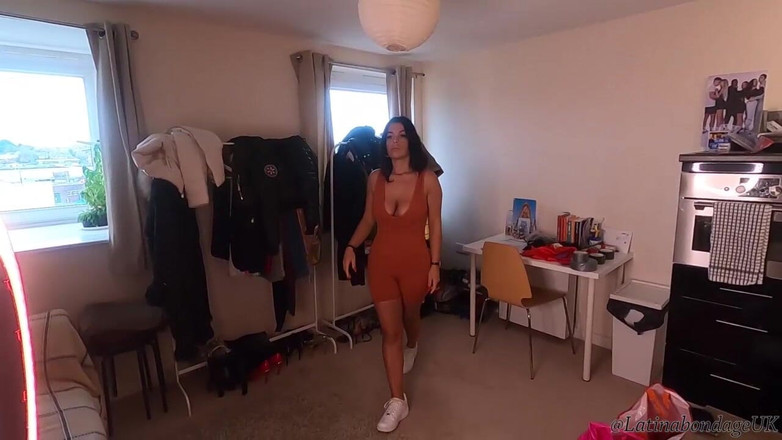 Latina Fetish: Латина зв'язана тугою і з кляпом у роті з різними кляпами! У пуховику та різних хутряних парках (меншого розміру)