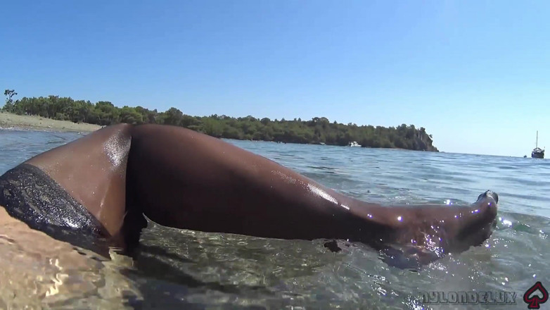 Nylondelux: Black Stocking and Anal Beads in the Sea