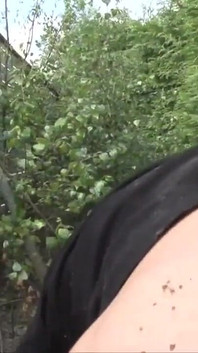 Follada anal al aire libre para la nena universitaria