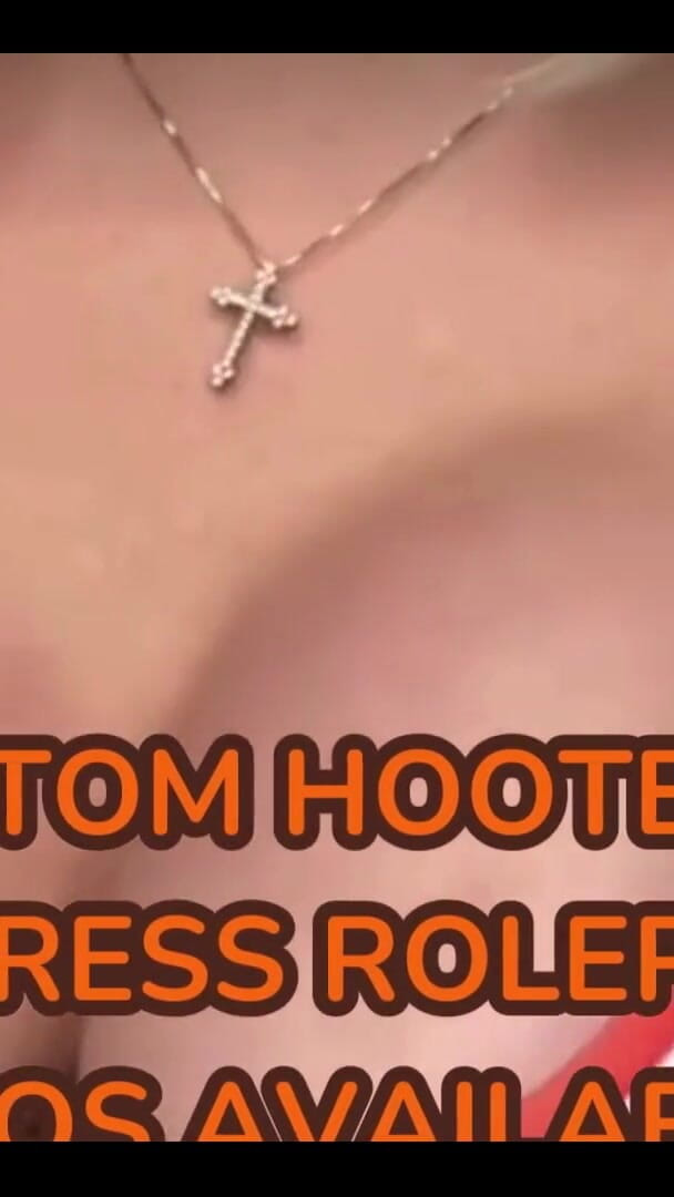 Big Tits Hooters (Nina Elle)