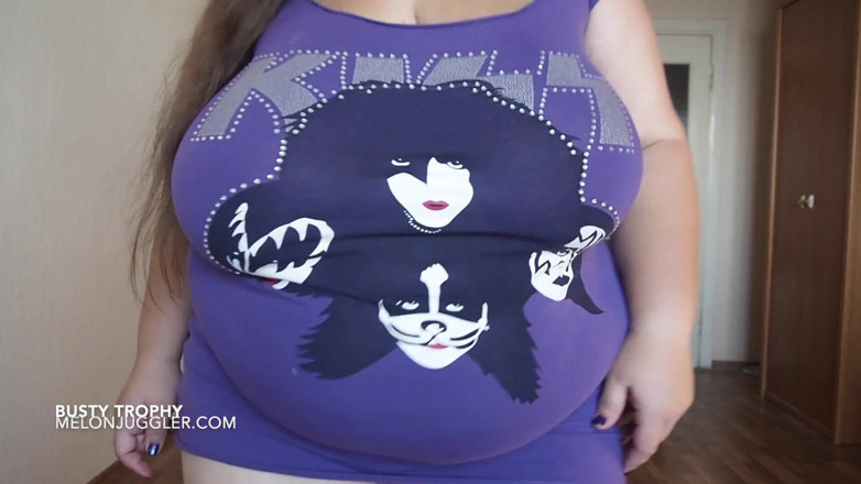 Big Bouncing Boobies: Isteri trofi buah dada besar Nina Doll