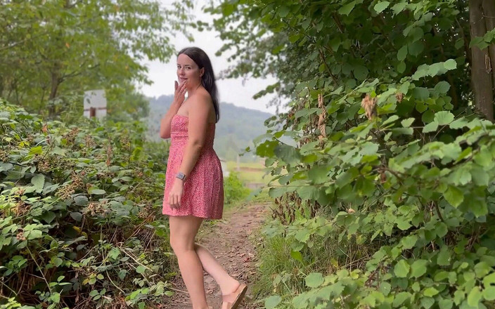 Emma Secret: Blowjob Pengguna Luar Ruangan Rahasia!