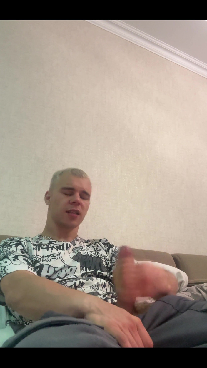 Max_Russell: Дрочка и сперма в спортивных штанах