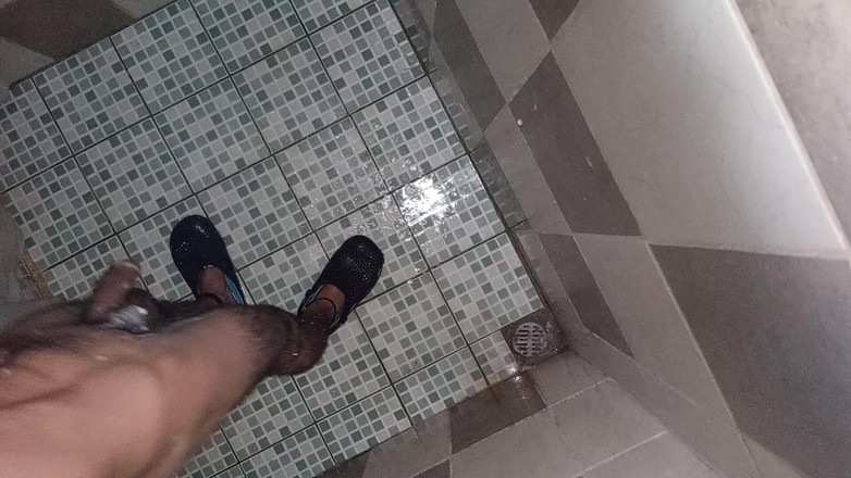 Cute boy jerks off: 少年は自慰をして、体の毛を全部落とし、お尻に付いた