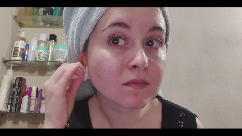 RavenHearth666VIP: Ma routine de nettoyage des oreilles commence par des cotons-tiges...