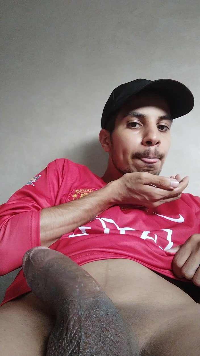 Zaid: Masturbatie van een knappe Saoedische man met een verzonnen penis