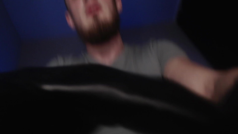 Hunky time: Alpha s koženými rukavicemi dominuje