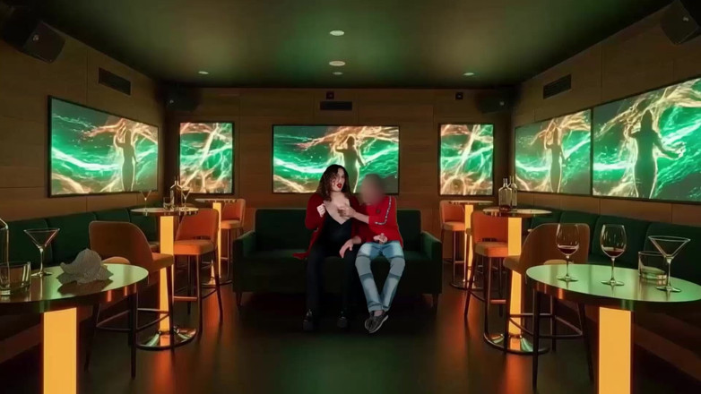 LadyRoma: Saya masturbasi manajer klub karaoke dan suami saya memfilmkan semuanya
