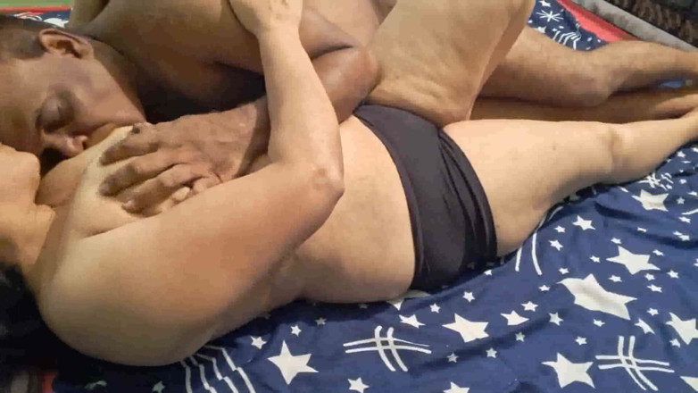 Sexy sindu: 性感阿姨的胸部表演