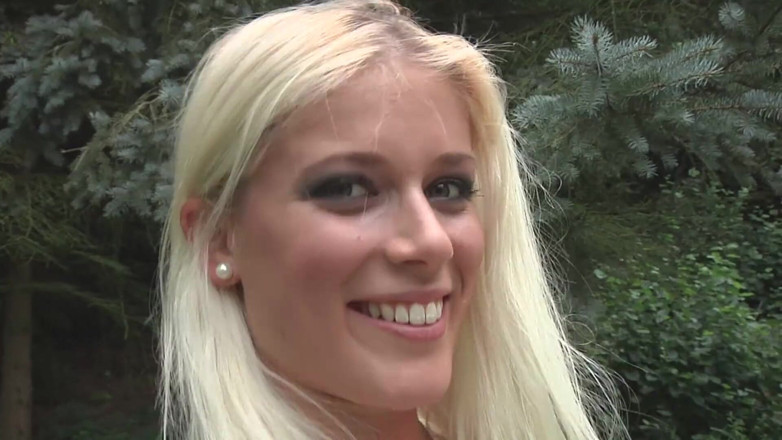 German amateur - 100% German hardcore videos: Casting Vixen dengan pepek berbulu dikongkek dua belah dan diliputi...