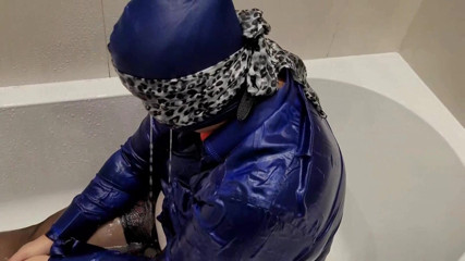 Slutty Ms B: Sploshing en satin