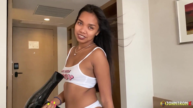 John Tron X: Johntronx - nena amateur tailandesa perfecta en la piscina