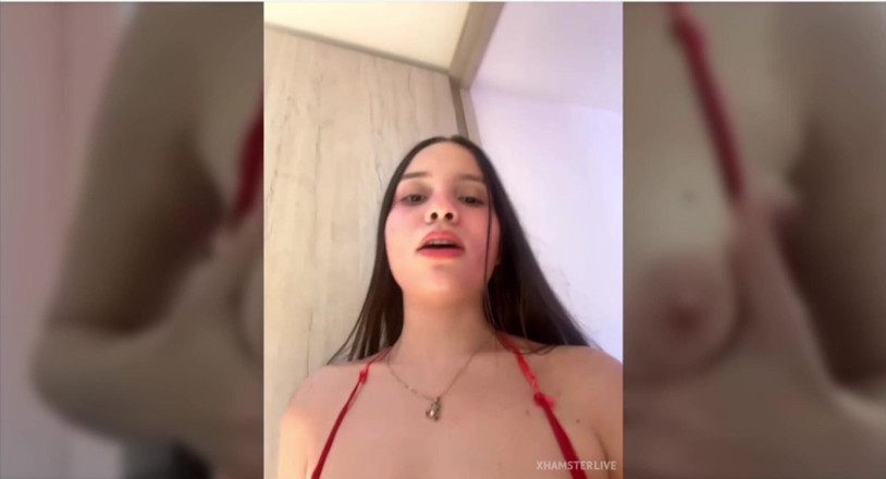 Amaiasonn: Sexy Naked Latin Masturbation in Public