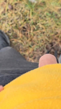 A Bit Risky Kencing - Sudut pandangan pertama lelaki luar kencing semasa berjalan-jalan di alam semula jadi