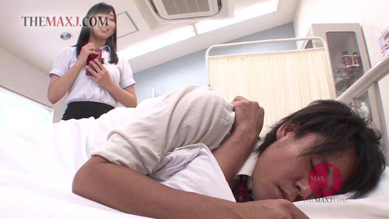 Asian happy ending: セクシーなアジアの先生が彼女の滑りを舐め、指 - パート1