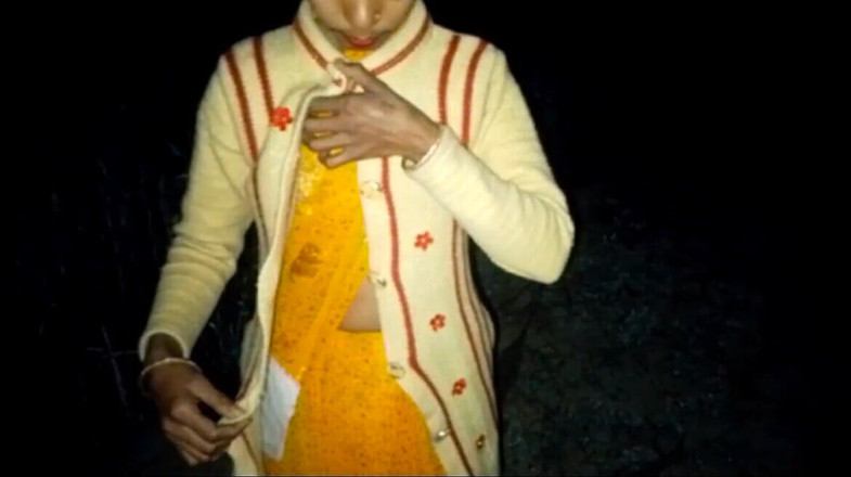 RadhaDevi: Kayınbiraderi geceleri yalnız baldızını sikiyor