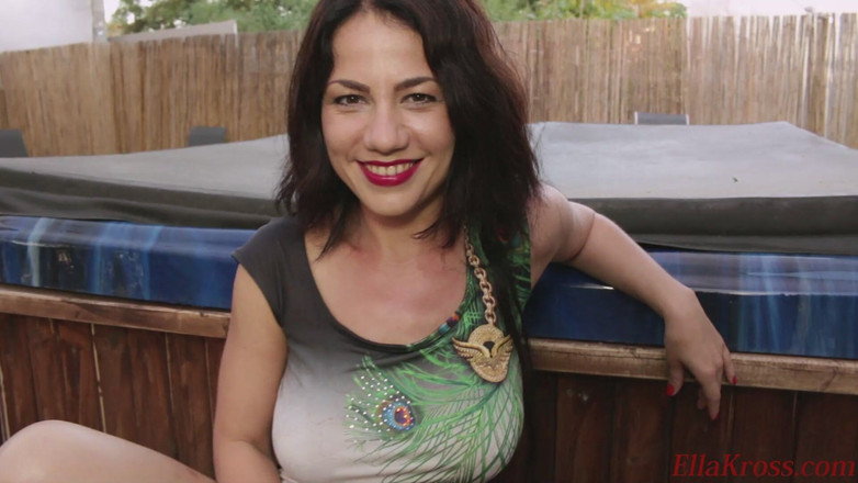 Ella Kross: Ты мой туалетный раб, так что лижи меня дочиста!