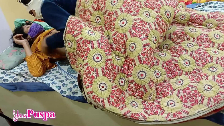 Your Puspa: मेरे सौतेले बेटे ने पास लेटकर मुझे पूरी रात कसकर चोदा