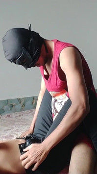호텔에서 내 친구 의붓여친을 따먹어 그녀의 보지가 너무 쪼이고 분홍색으로 그녀는 매우 뜨겁고 섹시했다