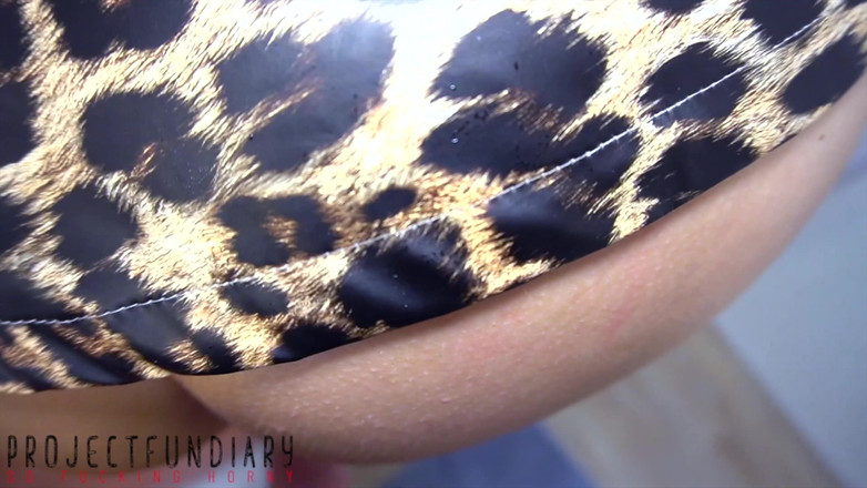 Projectsexdiary: レオレインコートを着た濡れた女の子がシャワーでドギースタイルでセックスされた - プロジェクトファンディアリー