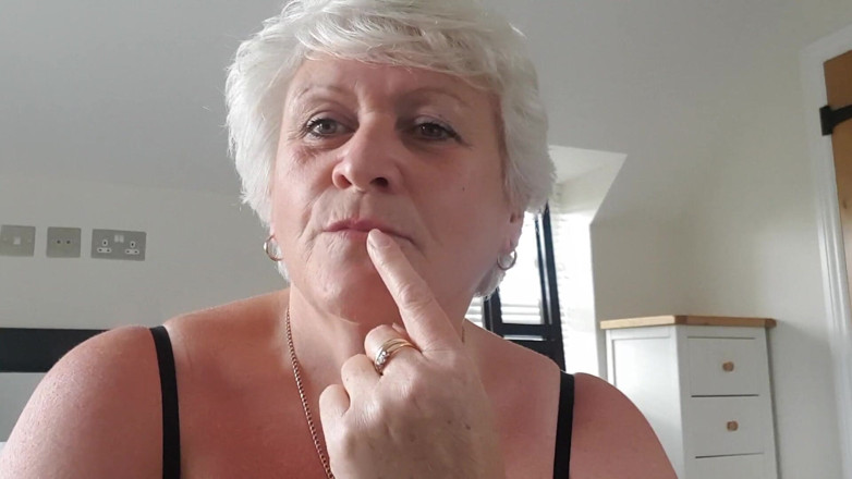 Uk Joolz: Hand/mouth fetish
