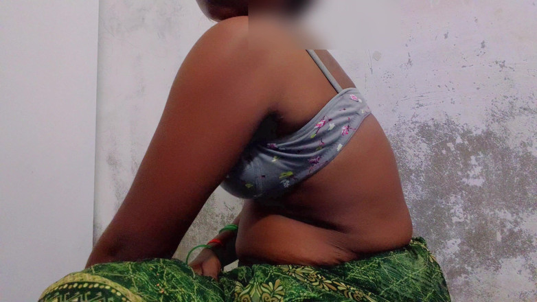 ExcitedWomen: Esposa india del pueblo quiere polla grande en el coño...