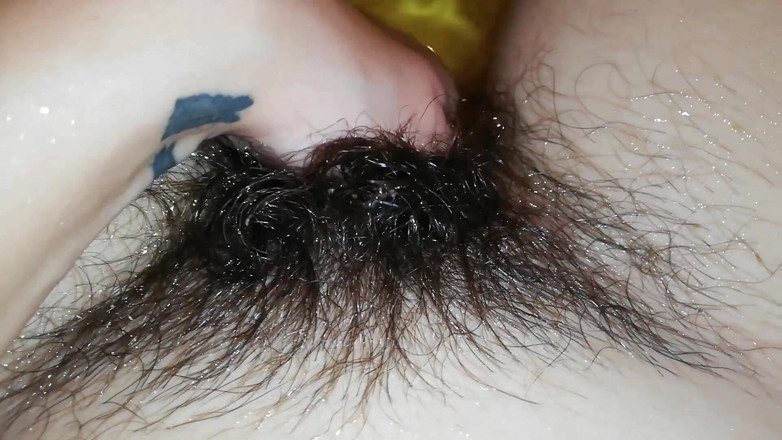 Cuteblonde666: Super hair bush in the water
