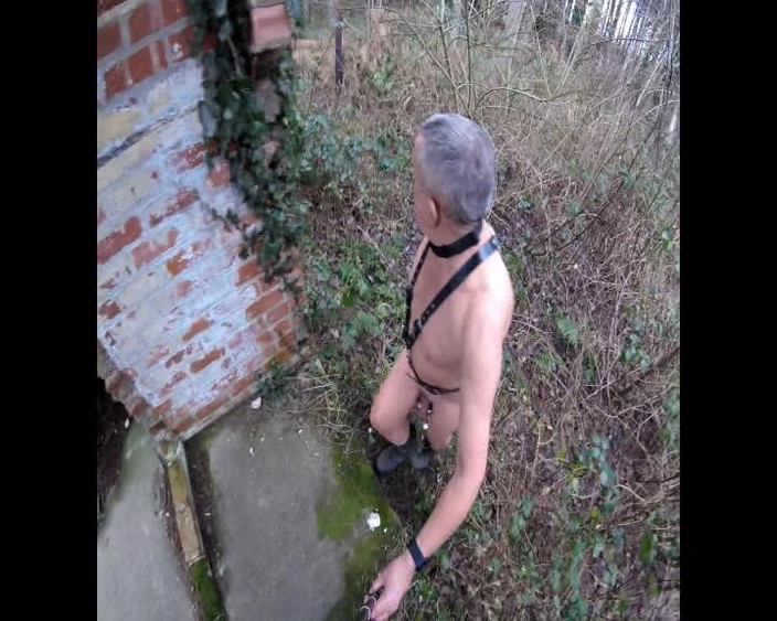 Andy: Бондажне вбрання