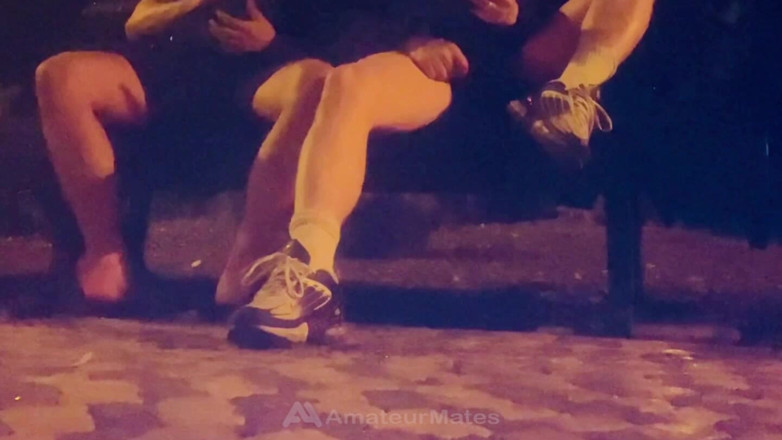 AmateurMates: Băieții heterosexuali excitați devin curioși noaptea