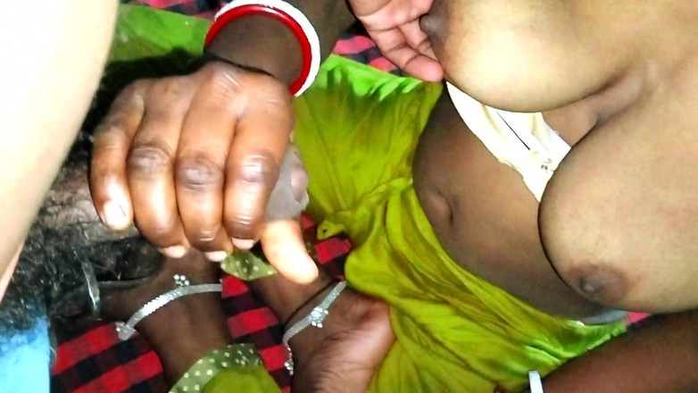 Sexy_Sali: Die Schwägerin rief ihren Schwager und gab ihm Oralsex im...