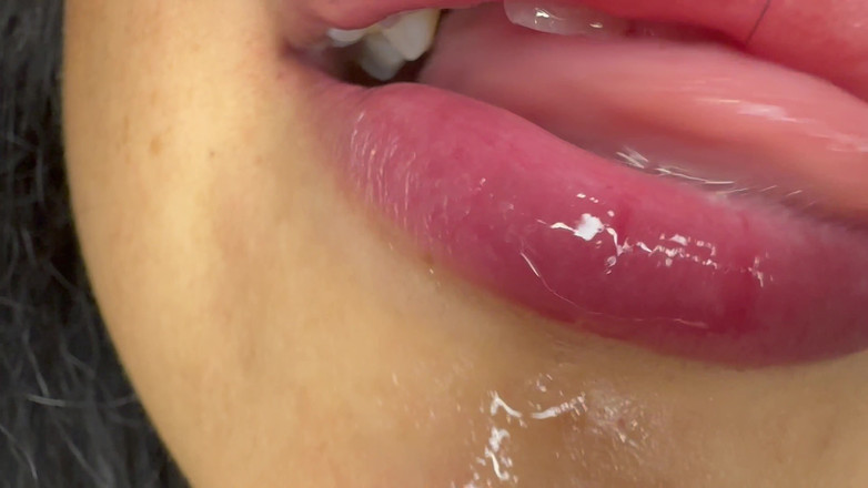 Asmr_mouth: Riesin wird dich am spieß haben und dir ihre uvula...