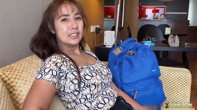 John Tron X: Johntronx - linda chica tailandesa obtiene su apretado coño afeitado perforado...