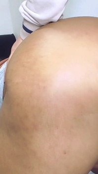 私の継娘のお尻はとても大きくて、アナルにぴったりです