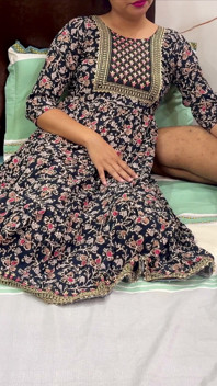 Ibu tiri ngasih penilaian sama kontolku - saara bahasa india