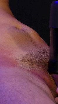Chico 42 - twink alto, delgado y sexy con una gran polla sin cortar se corre 3 veces consecutivos