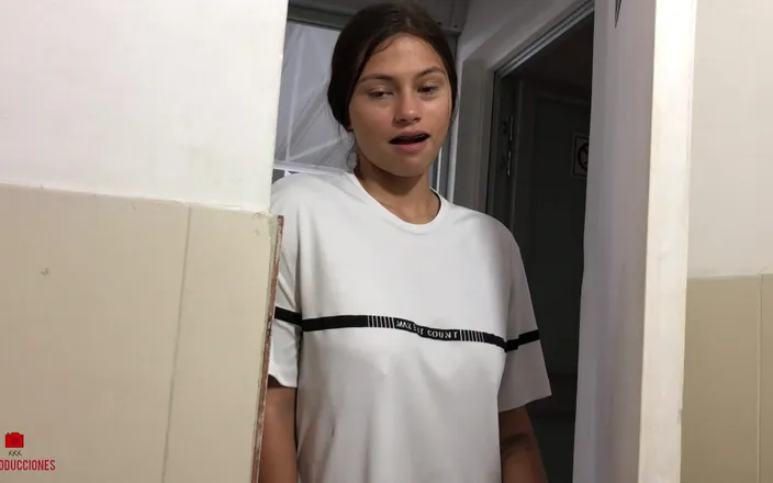 Stefanysex: Horny Stepsister Discovers Me Masturbating in the Bathroom and Helps...
