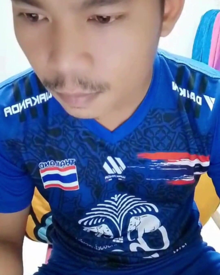 ninesuriya: Yarakla oynamanın canlı klibi, su çok havalı fışkırtıyor