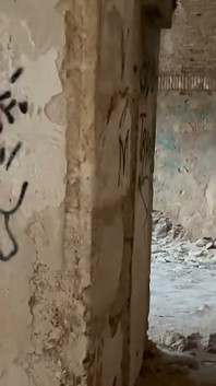 Un Coup Risqué En Public En Faisant De L’urbex Dans Un Château Abandonné