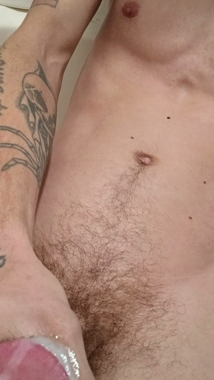 Hairy bc: Cumming in the Tub